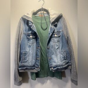 Universal Thread Ribbed Green and Grey Striped Top